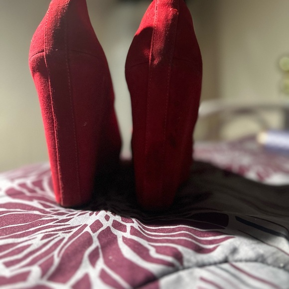 Red pumps - Picture 5 of 5